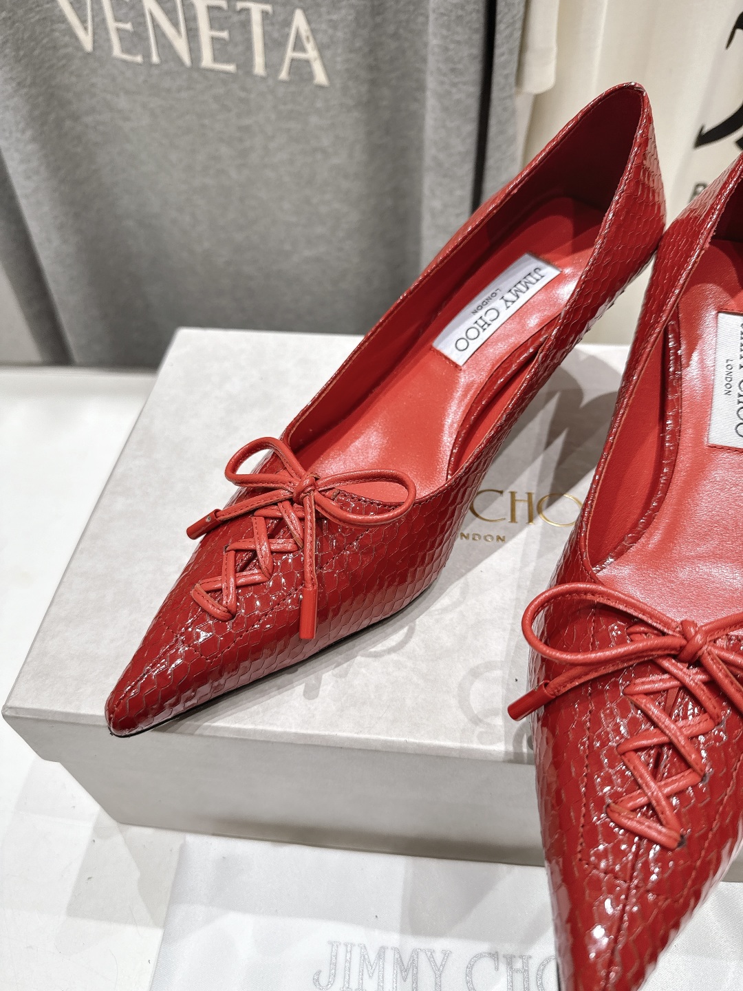高版本出厂
  JIMMY CHOO｜JC/吉米周2025ss新款简约尖头高跟鞋单鞋

原版套楦，完美的