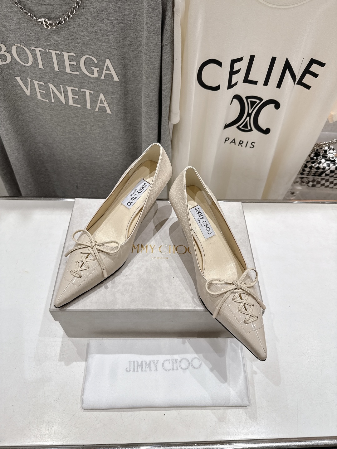 高版本出厂
  JIMMY CHOO｜JC/吉米周2025ss新款简约尖头高跟鞋单鞋

原版套楦，完美的