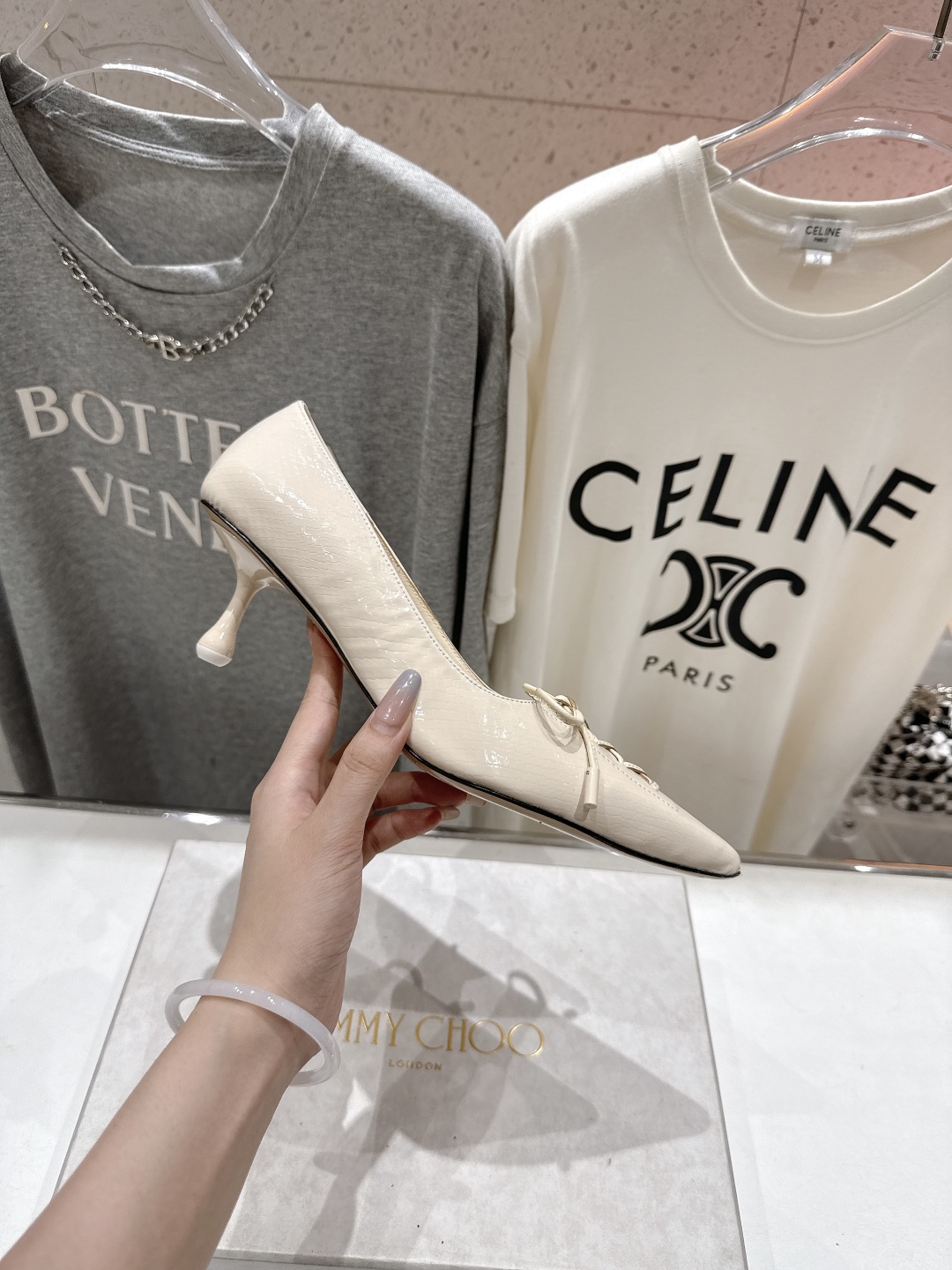 高版本出厂
  JIMMY CHOO｜JC/吉米周2025ss新款简约尖头高跟鞋单鞋

原版套楦，完美的