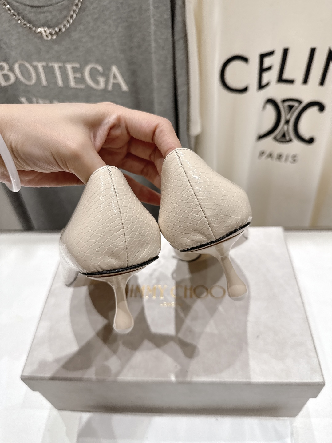 高版本出厂
  JIMMY CHOO｜JC/吉米周2025ss新款简约尖头高跟鞋单鞋

原版套楦，完美的
