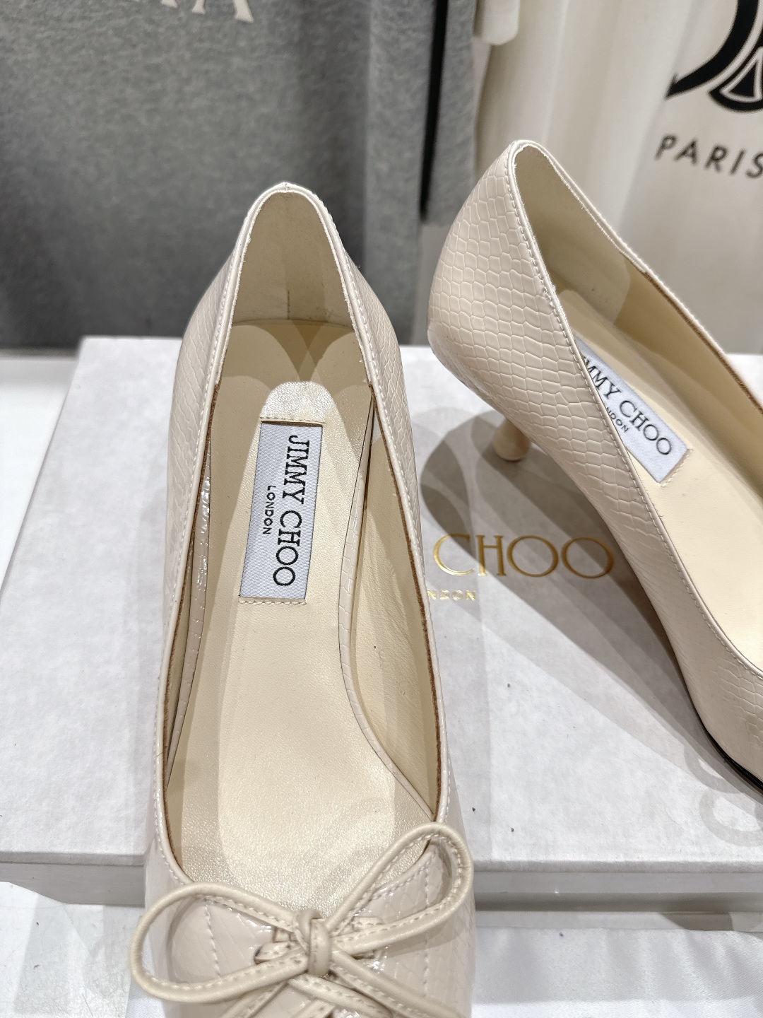 高版本出厂
  JIMMY CHOO｜JC/吉米周2025ss新款简约尖头高跟鞋单鞋

原版套楦，完美的