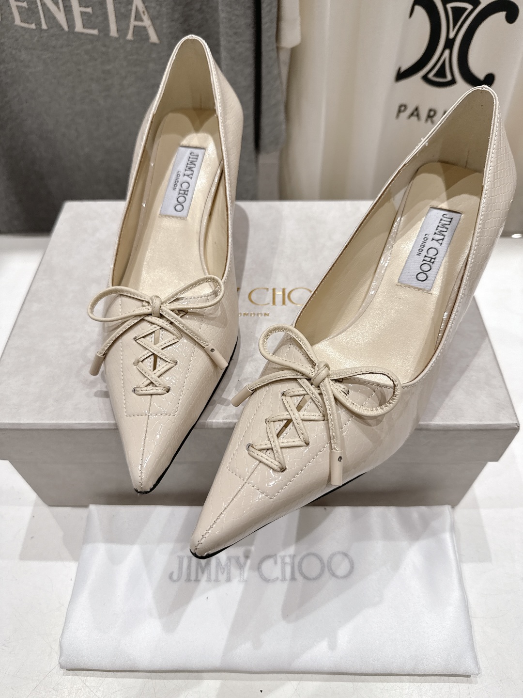 高版本出厂
  JIMMY CHOO｜JC/吉米周2025ss新款简约尖头高跟鞋单鞋

原版套楦，完美的