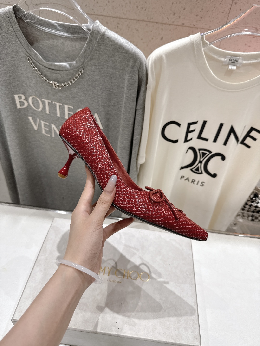 高版本出厂
  JIMMY CHOO｜JC/吉米周2025ss新款简约尖头高跟鞋单鞋

原版套楦，完美的