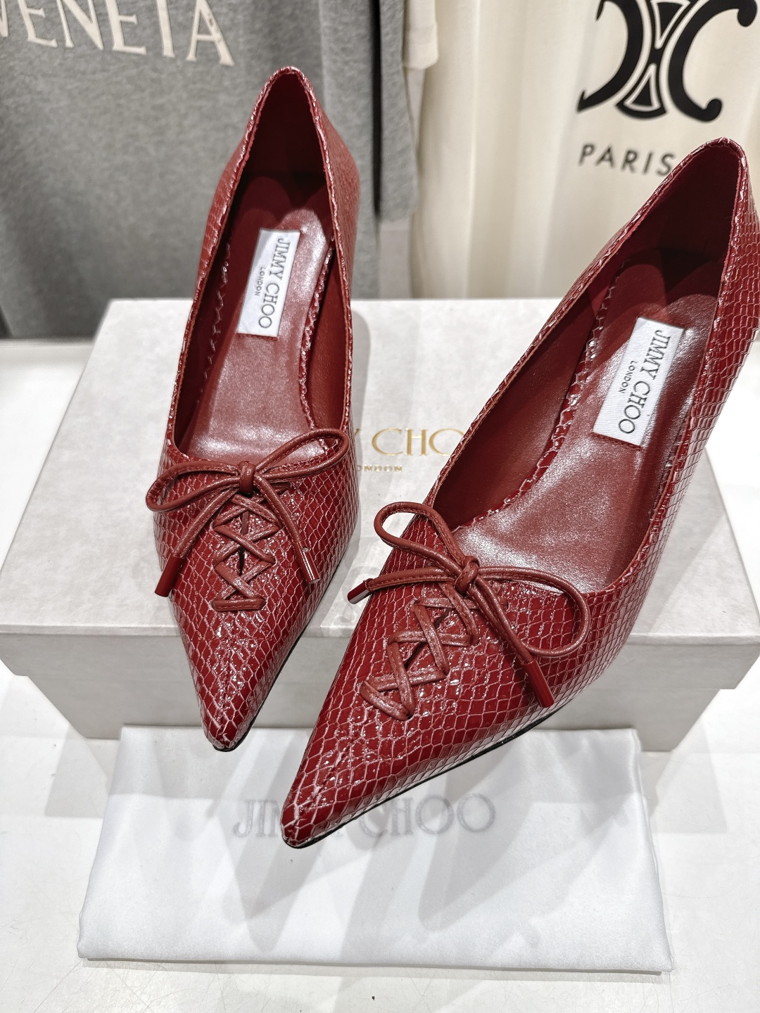 高版本出厂
  JIMMY CHOO｜JC/吉米周2025ss新款简约尖头高跟鞋单鞋

原版套楦，完美的