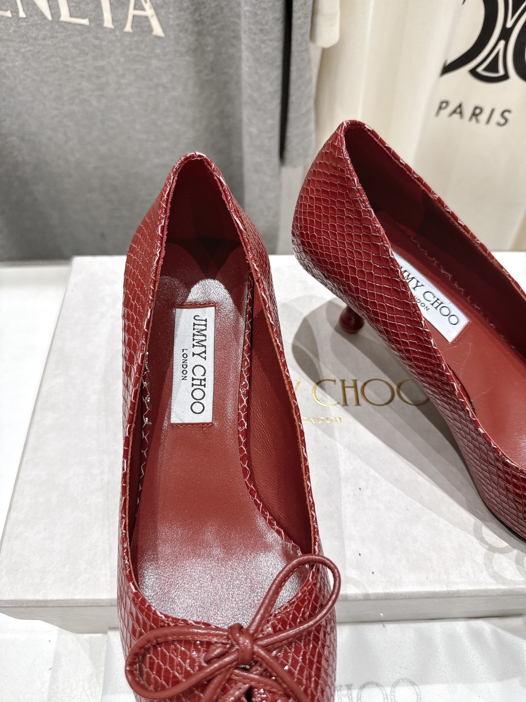 高版本出厂
  JIMMY CHOO｜JC/吉米周2025ss新款简约尖头高跟鞋单鞋

原版套楦，完美的