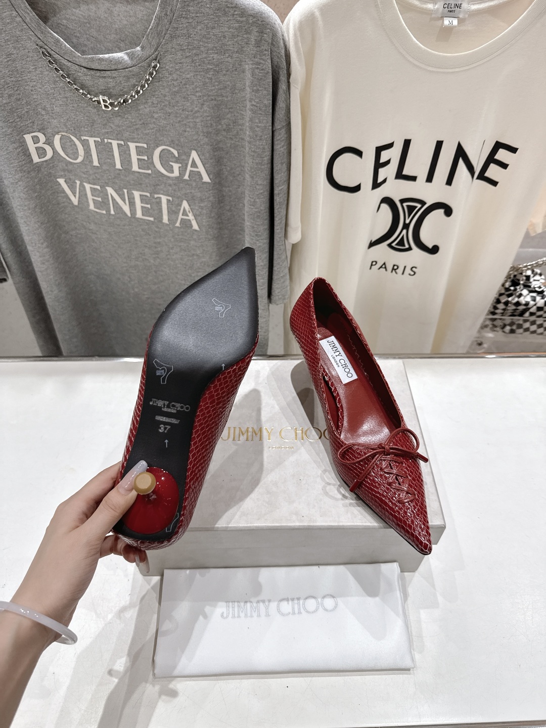 高版本出厂
  JIMMY CHOO｜JC/吉米周2025ss新款简约尖头高跟鞋单鞋

原版套楦，完美的
