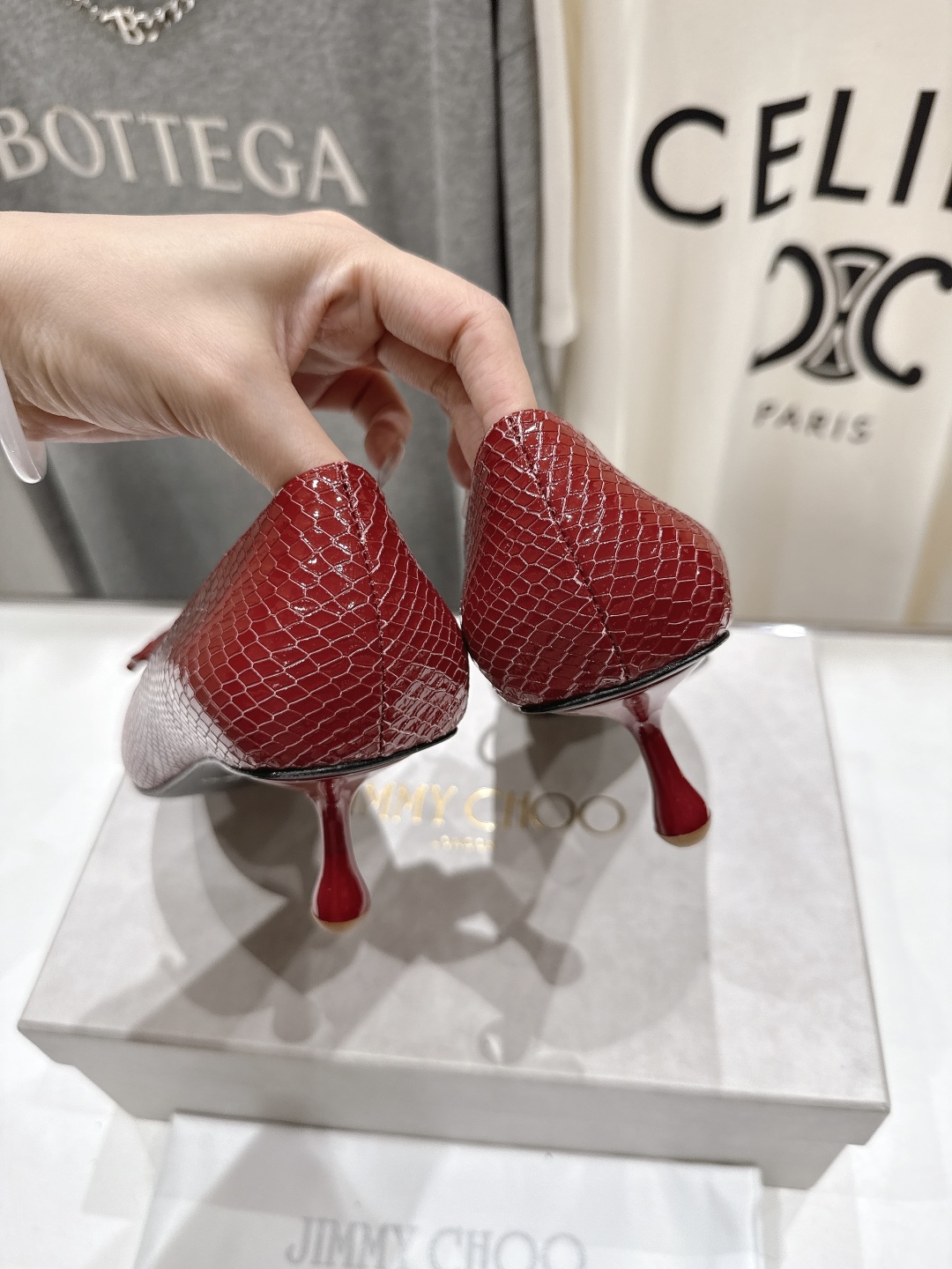 高版本出厂
  JIMMY CHOO｜JC/吉米周2025ss新款简约尖头高跟鞋单鞋

原版套楦，完美的