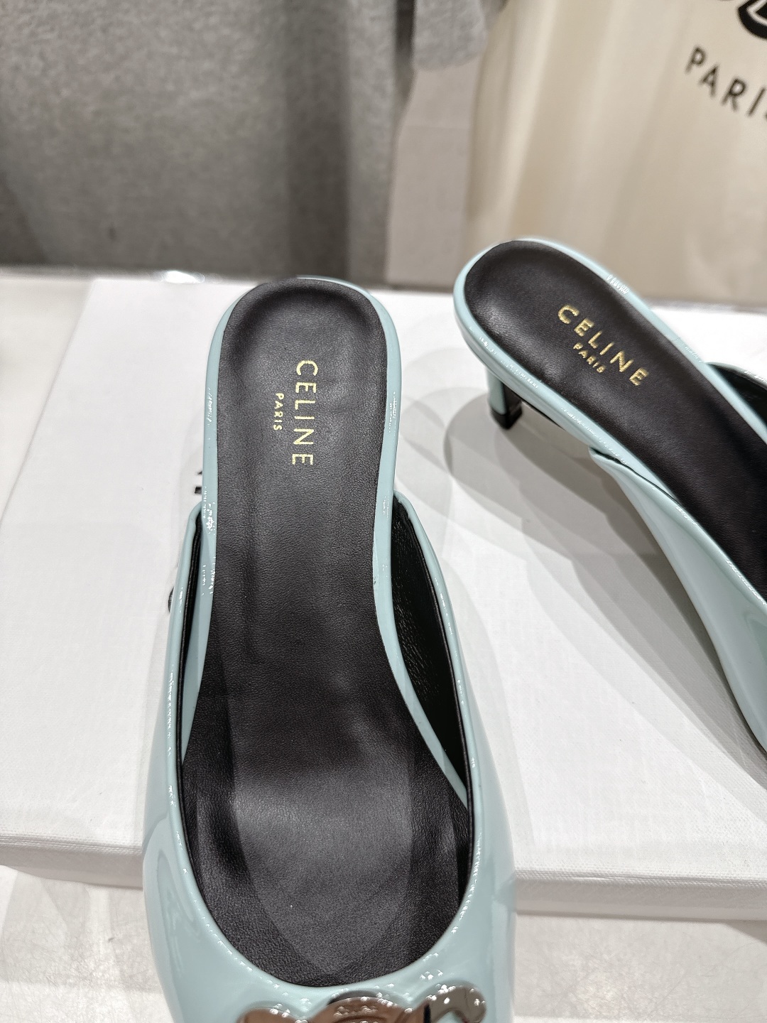 高版本出厂
 「CELINE」赛琳25ss·新款最美凯旋门logo尖头猫跟高跟鞋拖鞋～
思琳标志性的五金