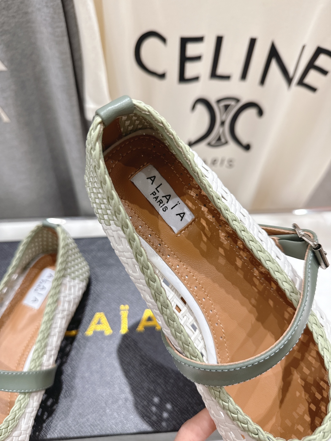 高版本出厂
 独家新品 Alaia 阿莱亚25ss/ 走秀款平底网面鞋芭蕾舞鞋 最近超火的一款平底鞋


