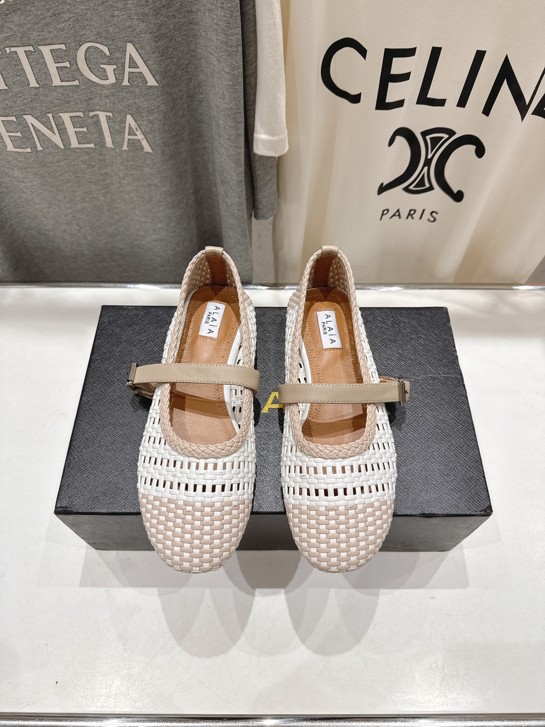 高版本出厂
 独家新品 Alaia 阿莱亚25ss/ 走秀款平底网面鞋芭蕾舞鞋 最近超火的一款平底鞋

