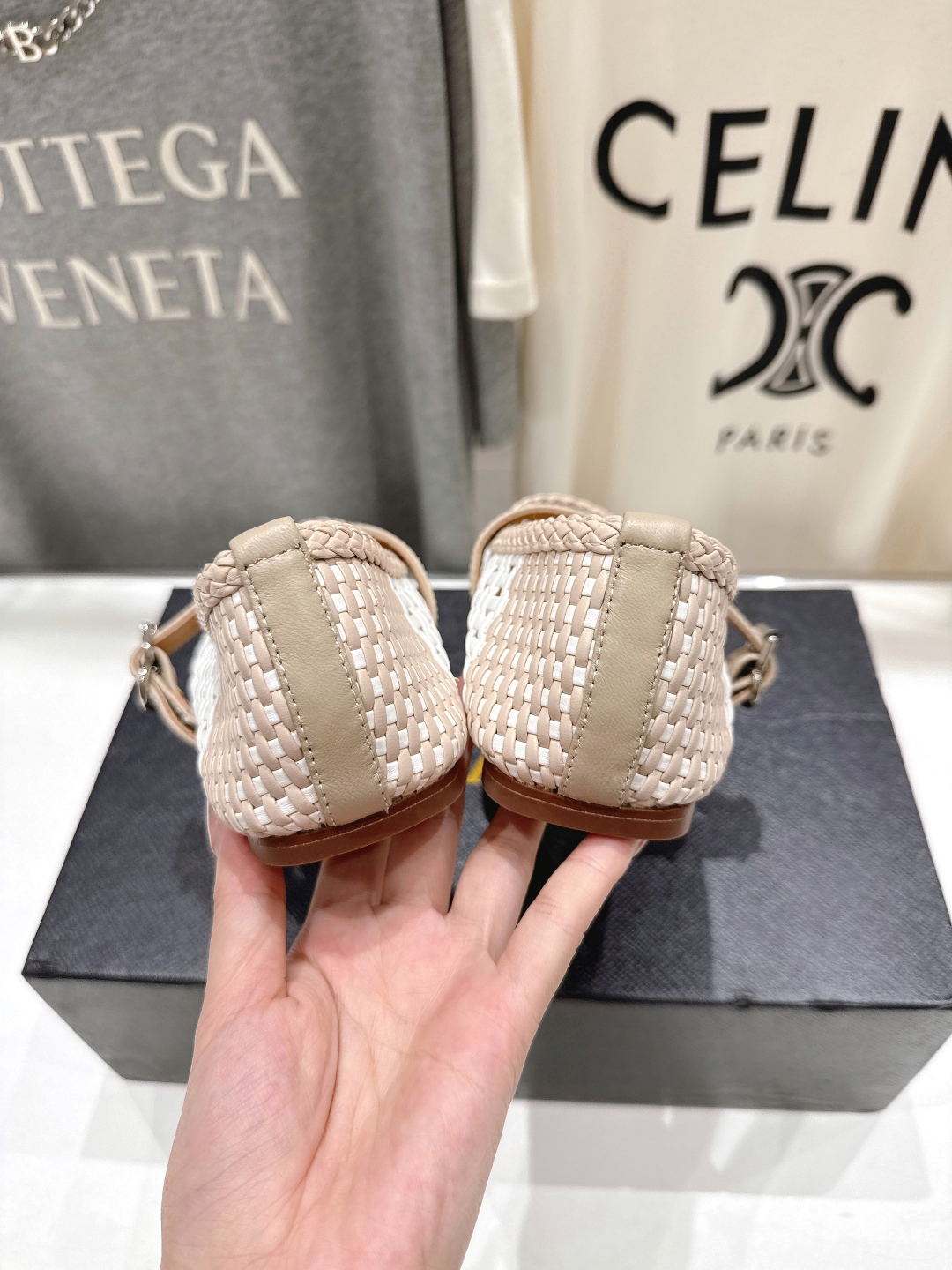 高版本出厂
 独家新品 Alaia 阿莱亚25ss/ 走秀款平底网面鞋芭蕾舞鞋 最近超火的一款平底鞋

