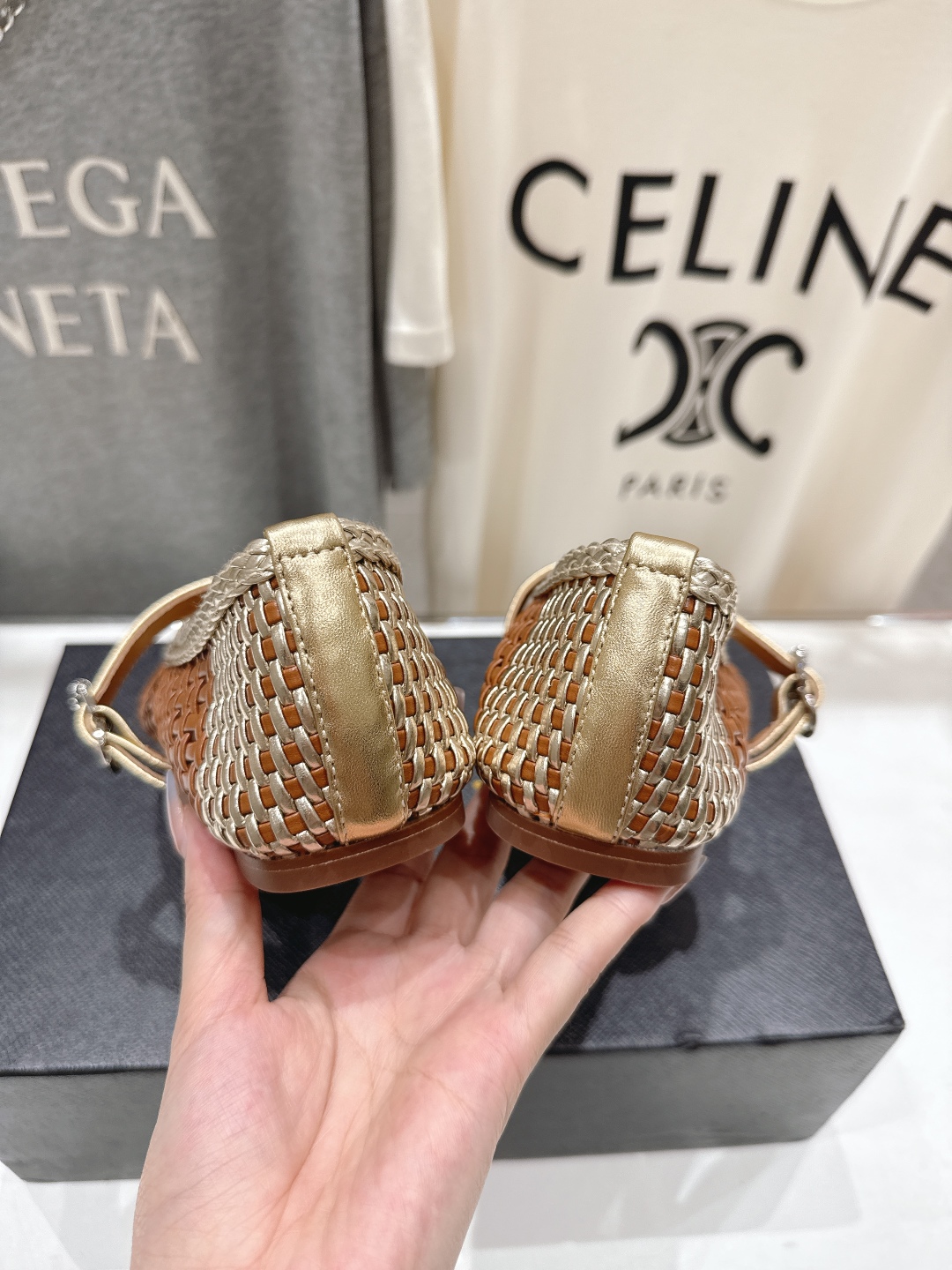 高版本出厂
 独家新品 Alaia 阿莱亚25ss/ 走秀款平底网面鞋芭蕾舞鞋 最近超火的一款平底鞋

