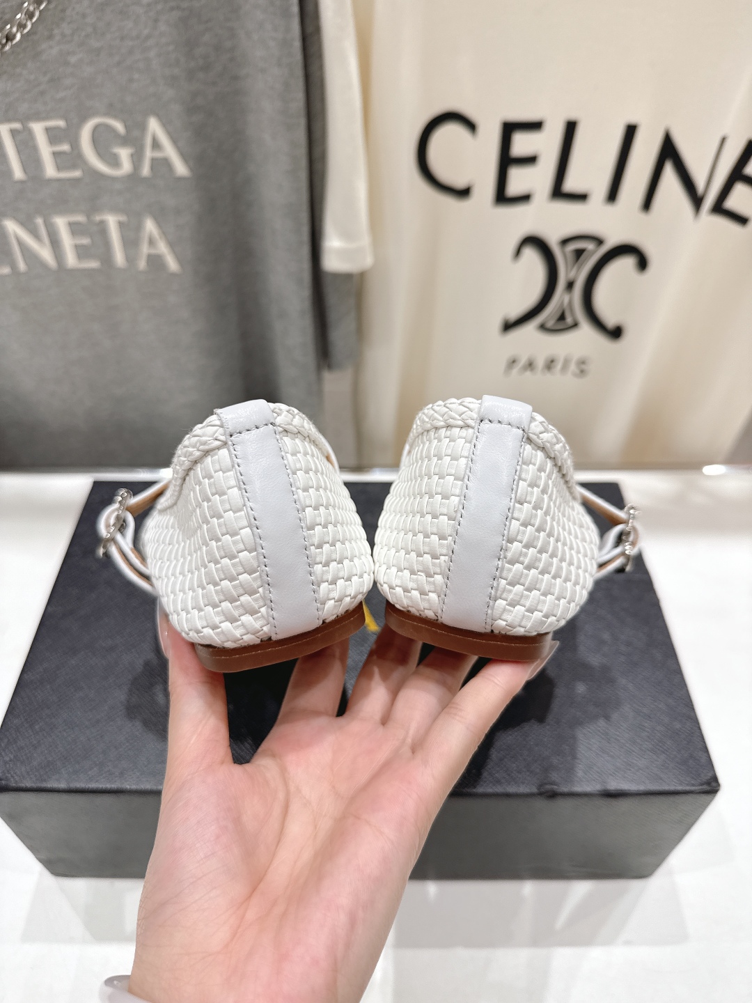 高版本出厂
 独家新品 Alaia 阿莱亚25ss/ 走秀款平底网面鞋芭蕾舞鞋 最近超火的一款平底鞋

