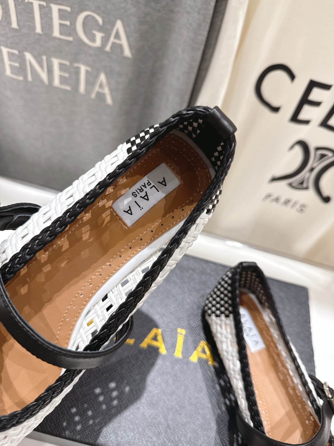 高版本出厂
 独家新品 Alaia 阿莱亚25ss/ 走秀款平底网面鞋芭蕾舞鞋 最近超火的一款平底鞋


