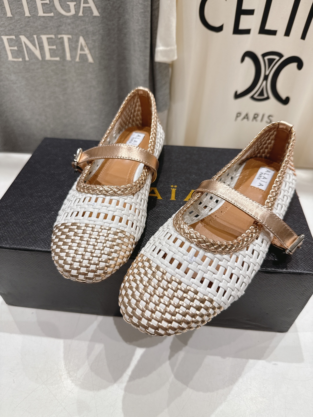 高版本出厂
 独家新品 Alaia 阿莱亚25ss/ 走秀款平底网面鞋芭蕾舞鞋 最近超火的一款平底鞋

