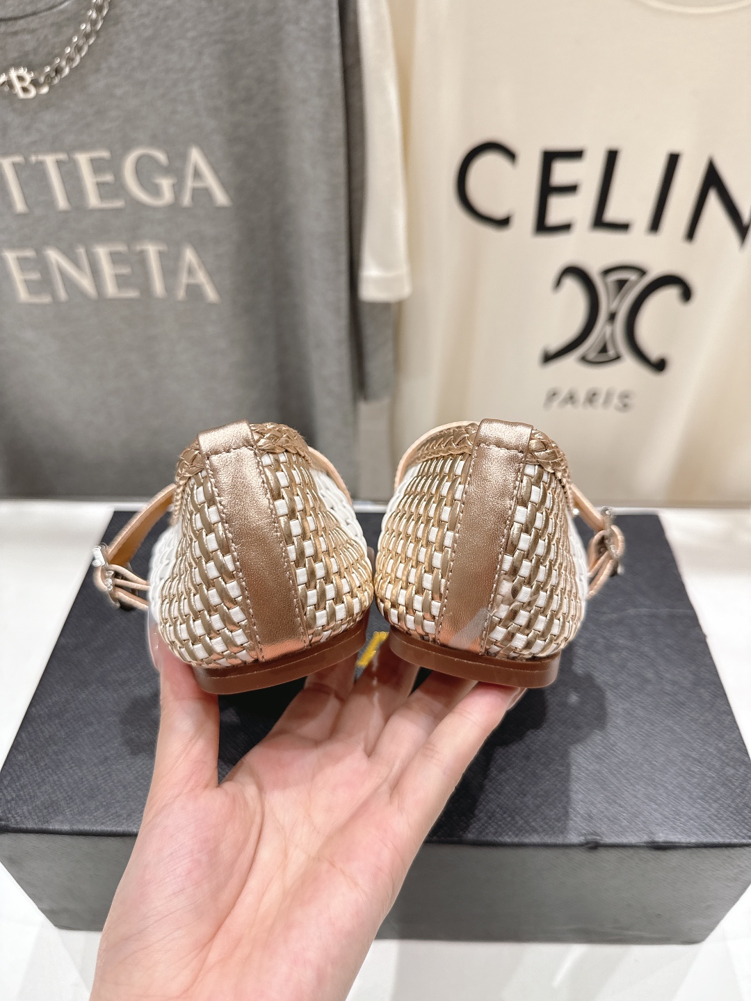 高版本出厂
 独家新品 Alaia 阿莱亚25ss/ 走秀款平底网面鞋芭蕾舞鞋 最近超火的一款平底鞋

