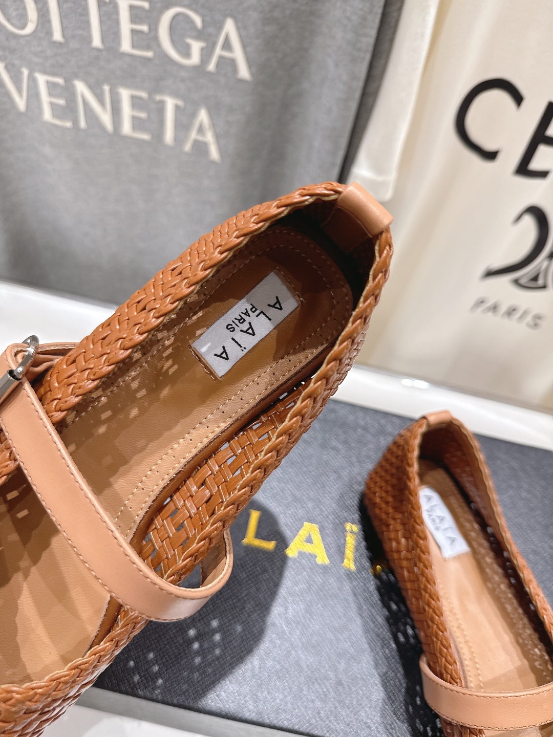 高版本出厂
 独家新品 Alaia 阿莱亚25ss/ 走秀款平底网面鞋芭蕾舞鞋 最近超火的一款平底鞋

