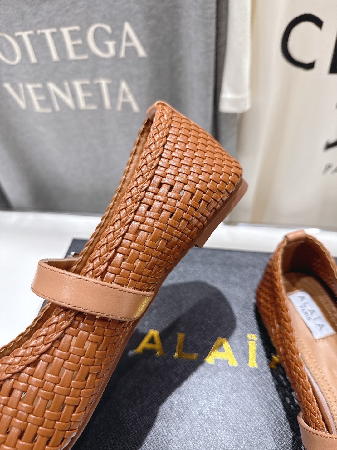高版本出厂
 独家新品 Alaia 阿莱亚25ss/ 走秀款平底网面鞋芭蕾舞鞋 最近超火的一款平底鞋

