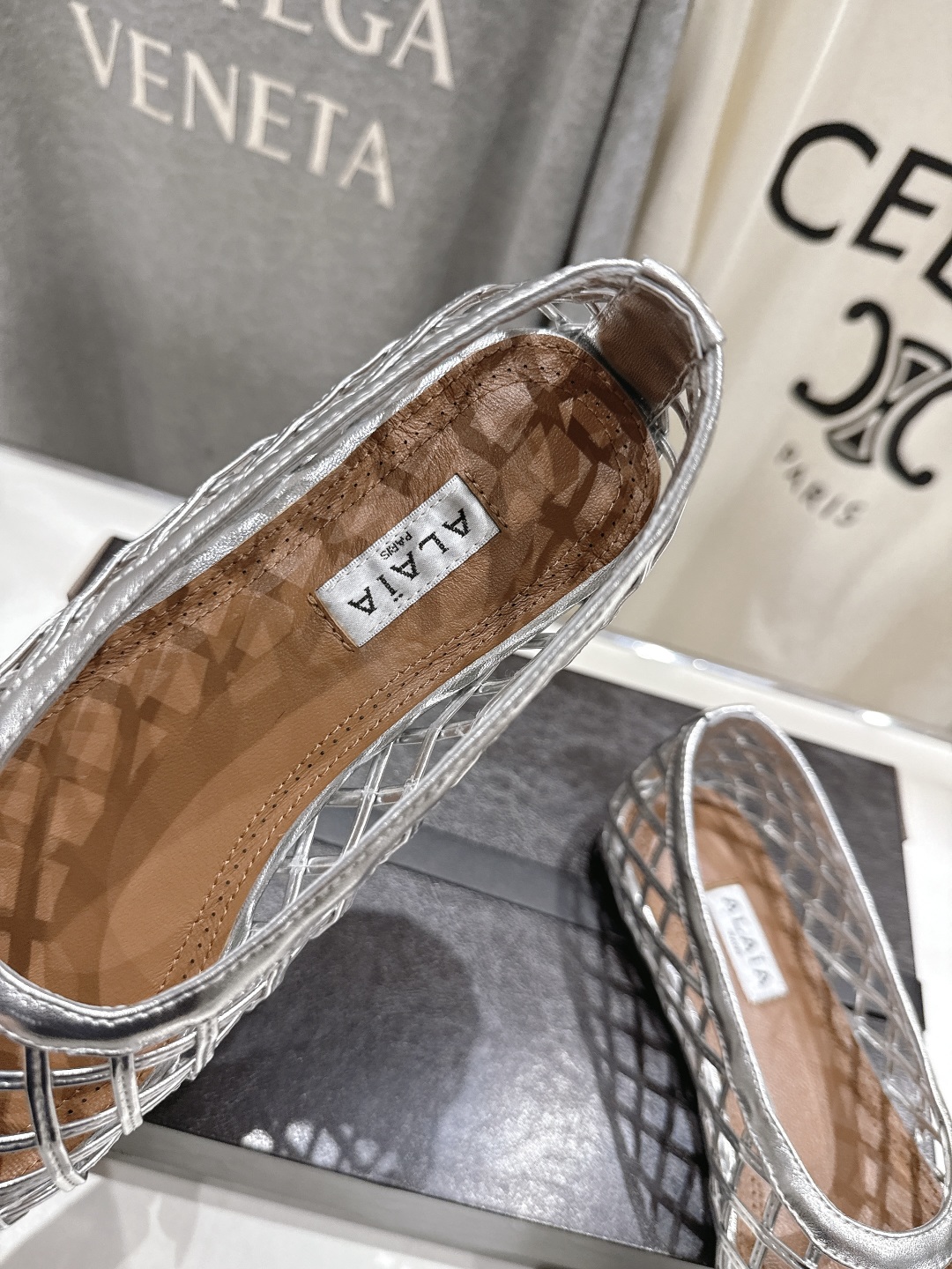 高版本出厂
 独家新品 Alaia 阿莱亚25ss/ 走秀款平底网面鞋芭蕾舞鞋 最近超火的一款平底鞋

