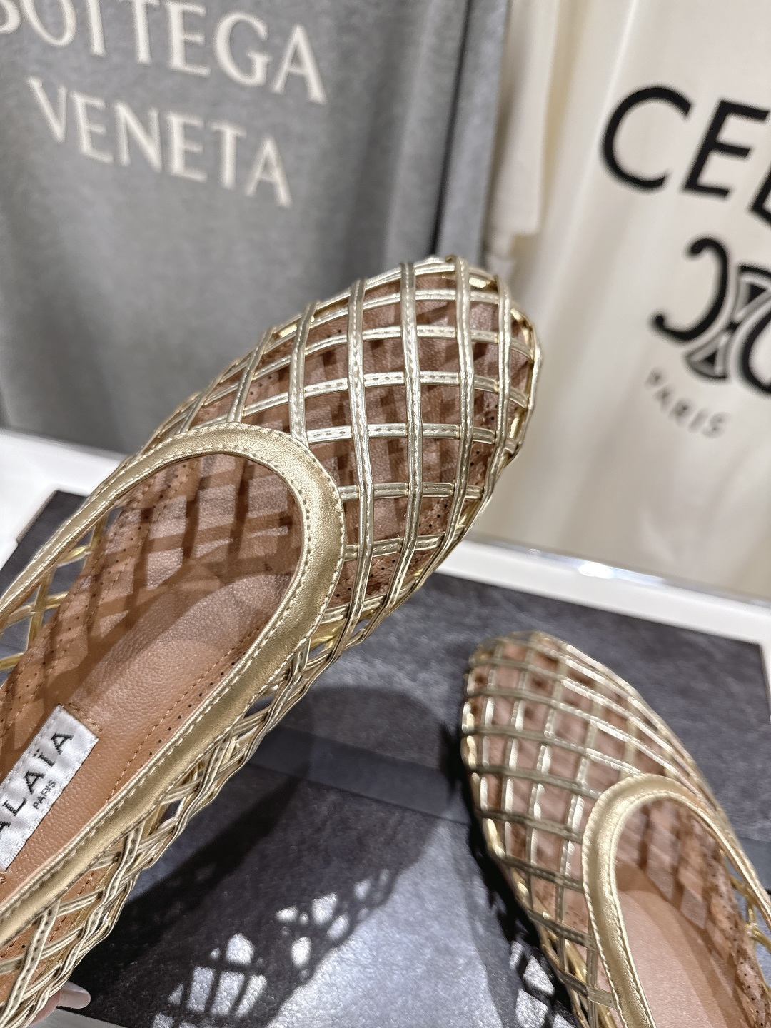 高版本出厂
 独家新品 Alaia 阿莱亚25ss/ 走秀款平底网面鞋芭蕾舞鞋 最近超火的一款平底鞋

