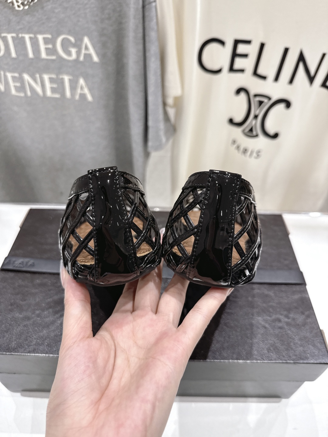 高版本出厂
 独家新品 Alaia 阿莱亚25ss/ 走秀款平底网面鞋芭蕾舞鞋 最近超火的一款平底鞋

