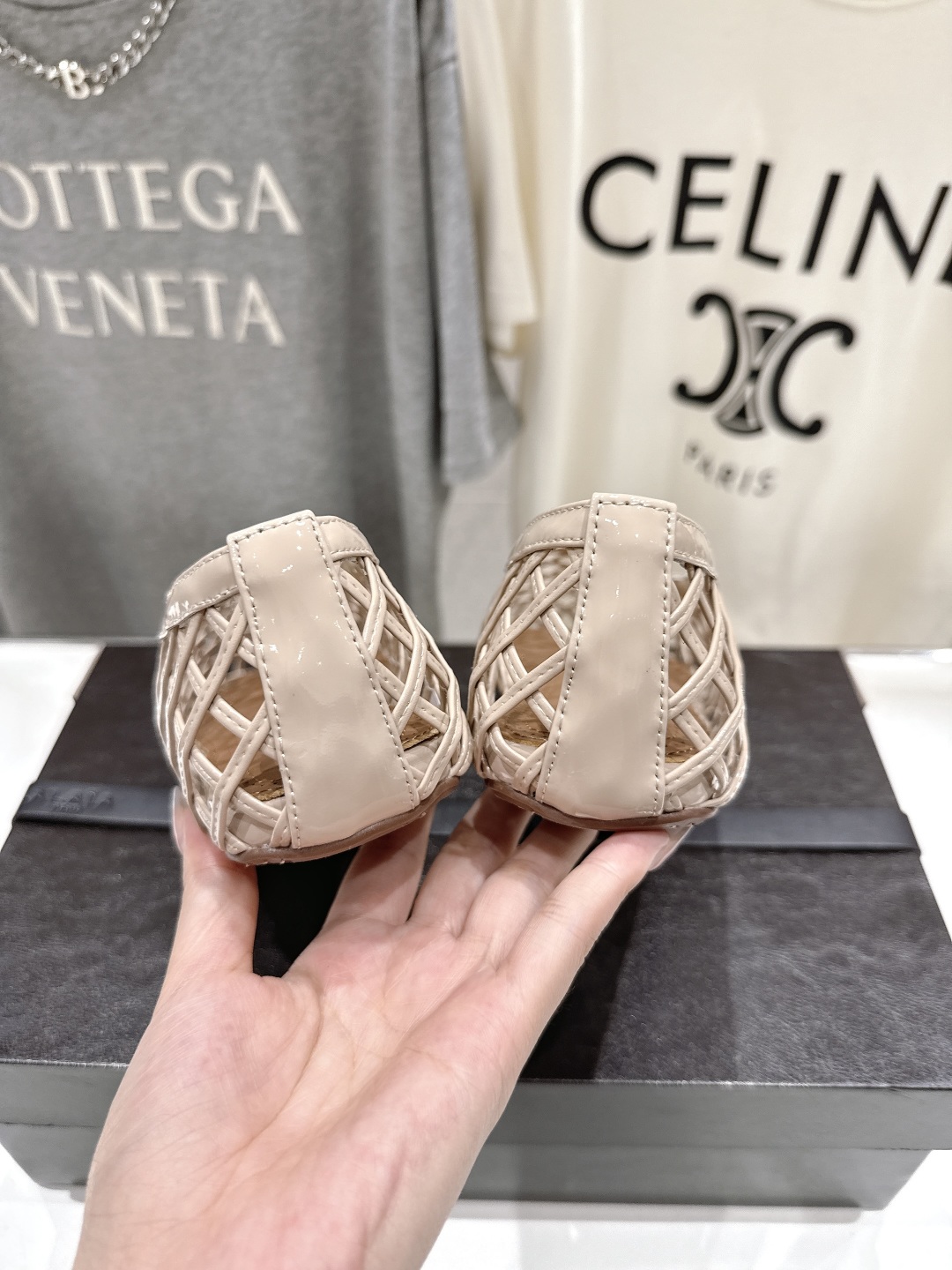高版本出厂
 独家新品 Alaia 阿莱亚25ss/ 走秀款平底网面鞋芭蕾舞鞋 最近超火的一款平底鞋


