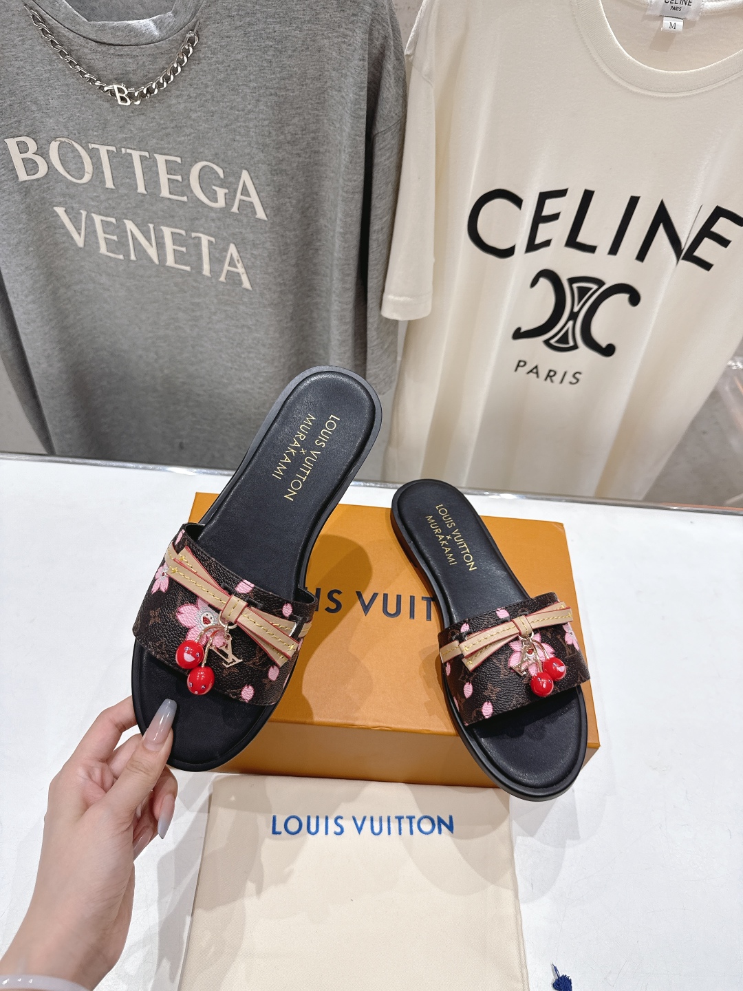 高版本出厂
  Louis Vuitton ss25 new arrival LV驴牌春夏系列新款平底沙