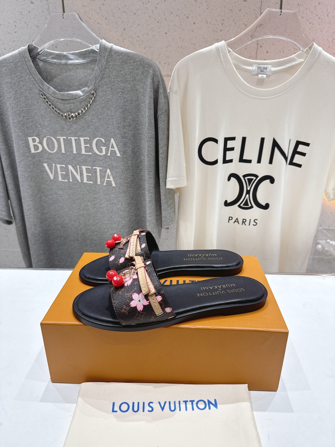 高版本出厂
  Louis Vuitton ss25 new arrival LV驴牌春夏系列新款平底沙