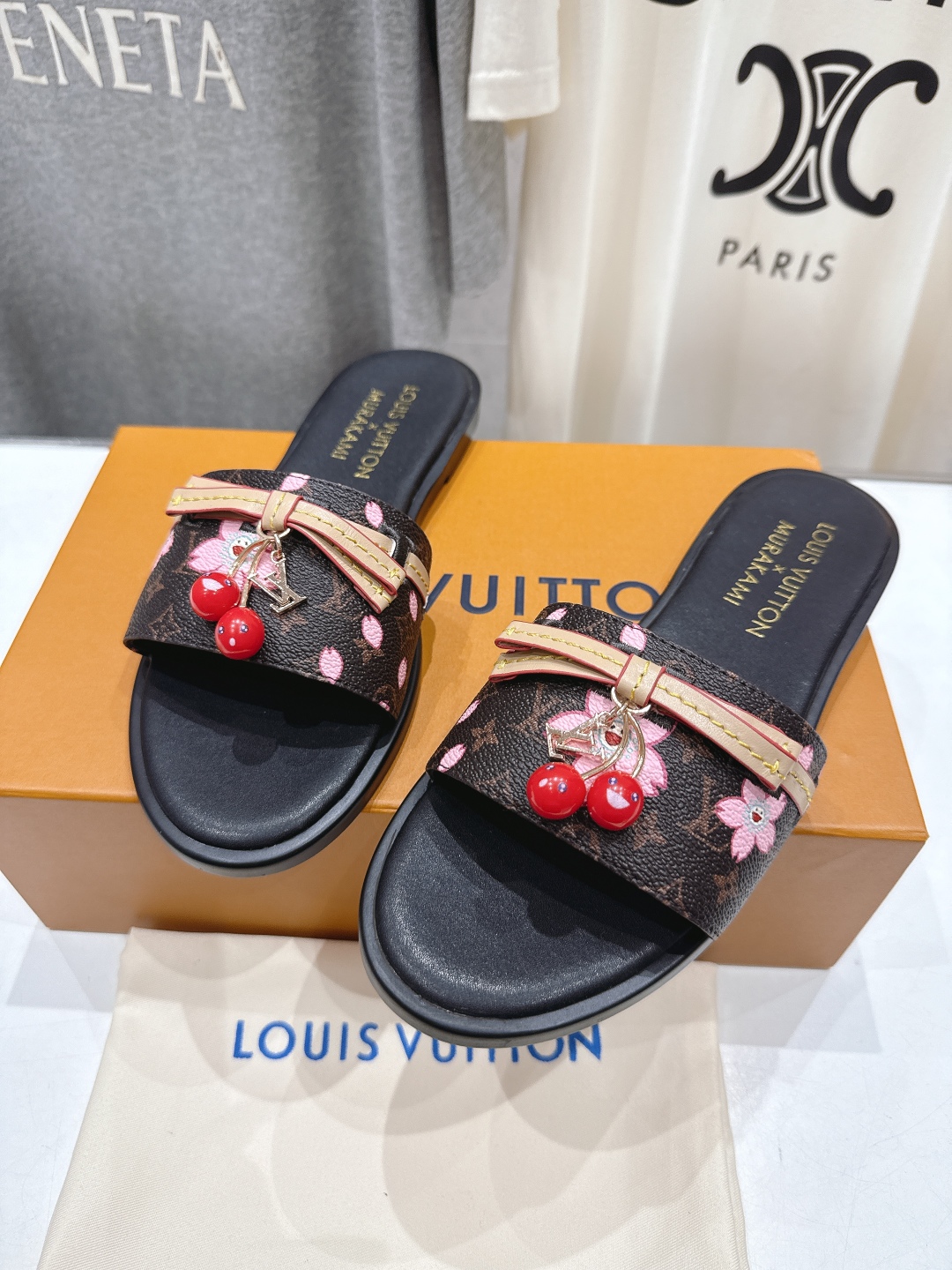 高版本出厂
  Louis Vuitton ss25 new arrival LV驴牌春夏系列新款平底沙