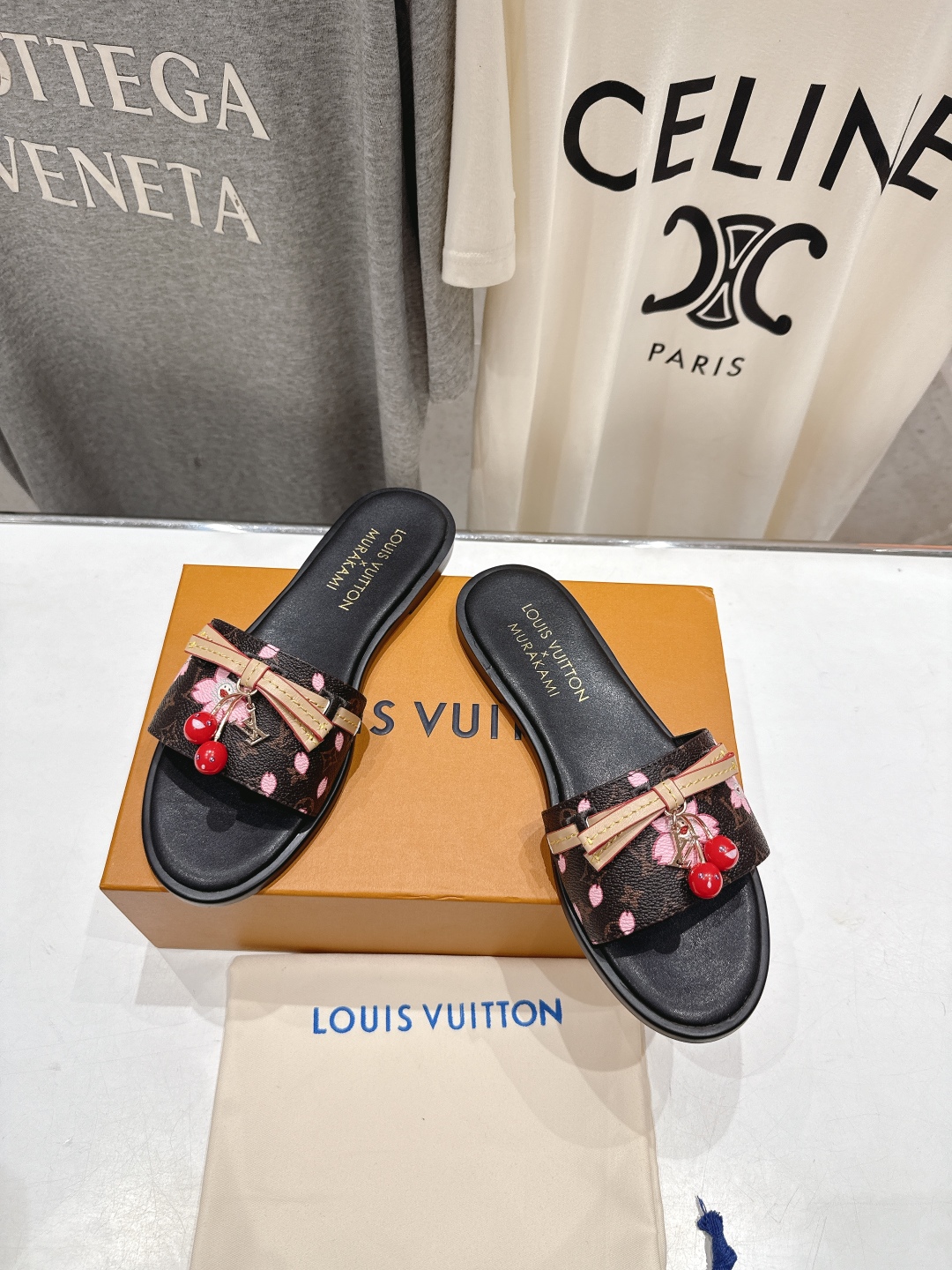 高版本出厂
  Louis Vuitton ss25 new arrival LV驴牌春夏系列新款平底沙