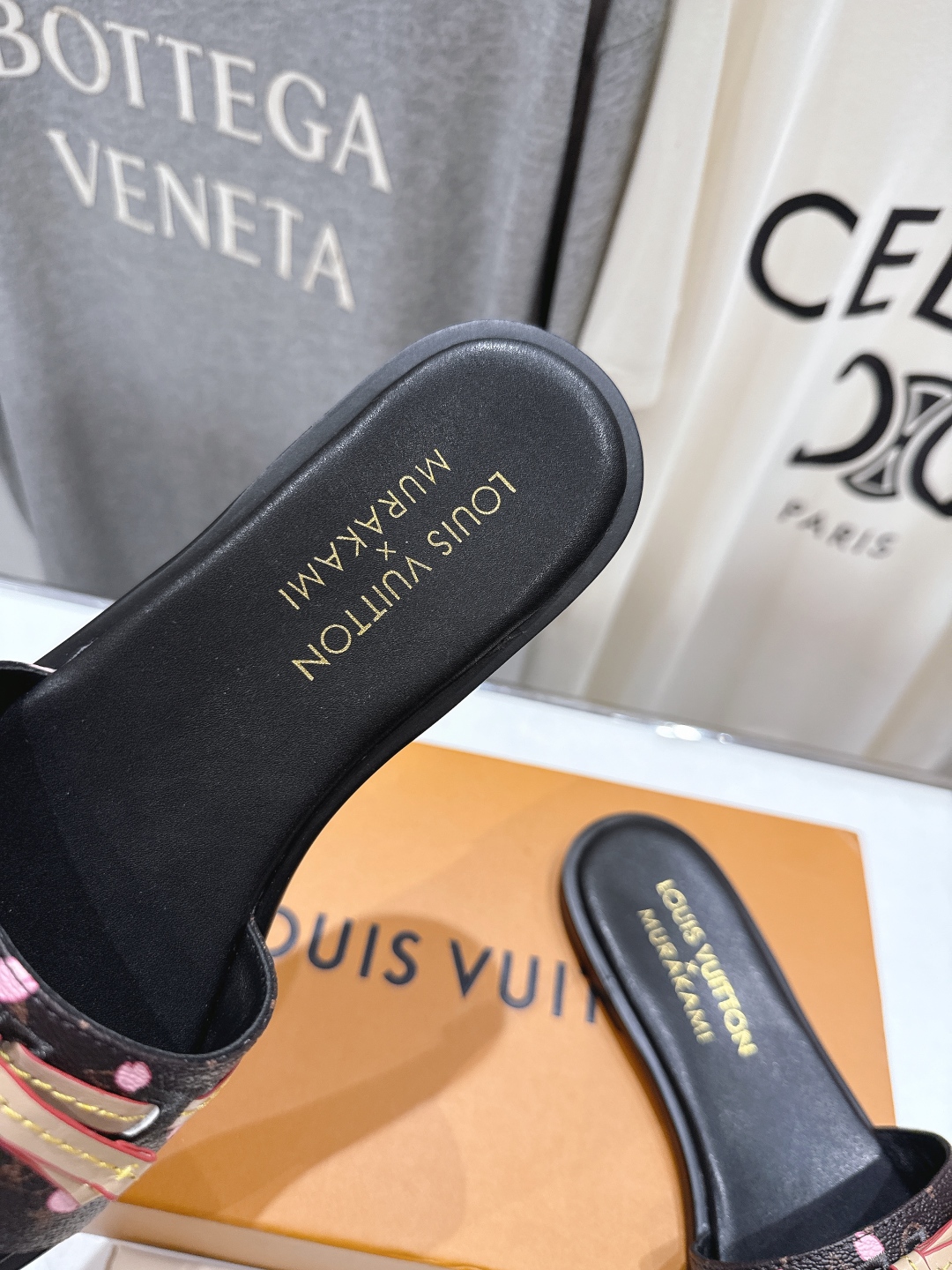 高版本出厂
  Louis Vuitton ss25 new arrival LV驴牌春夏系列新款平底沙