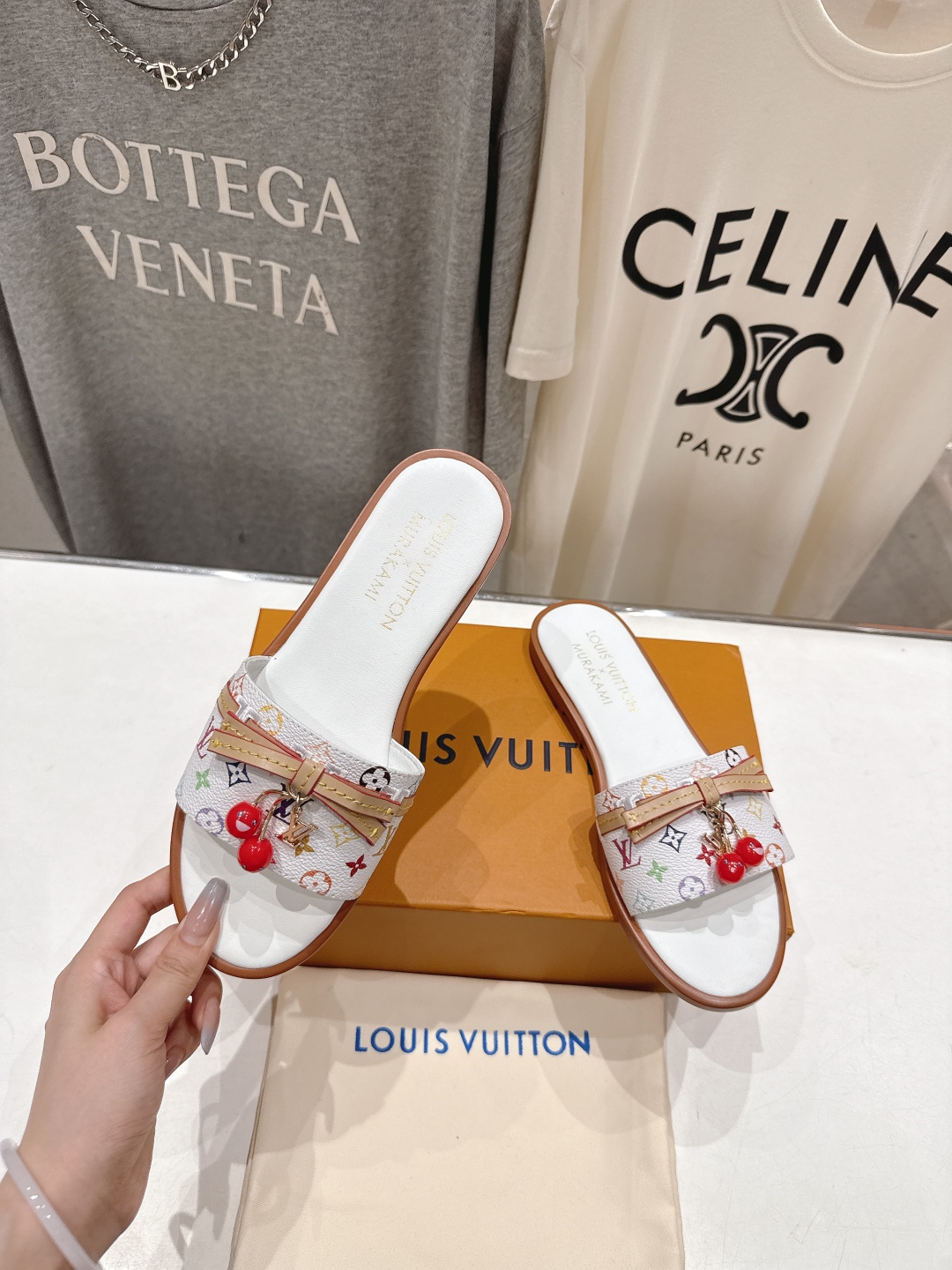 高版本出厂
  Louis Vuitton ss25 new arrival LV驴牌春夏系列新款平底沙