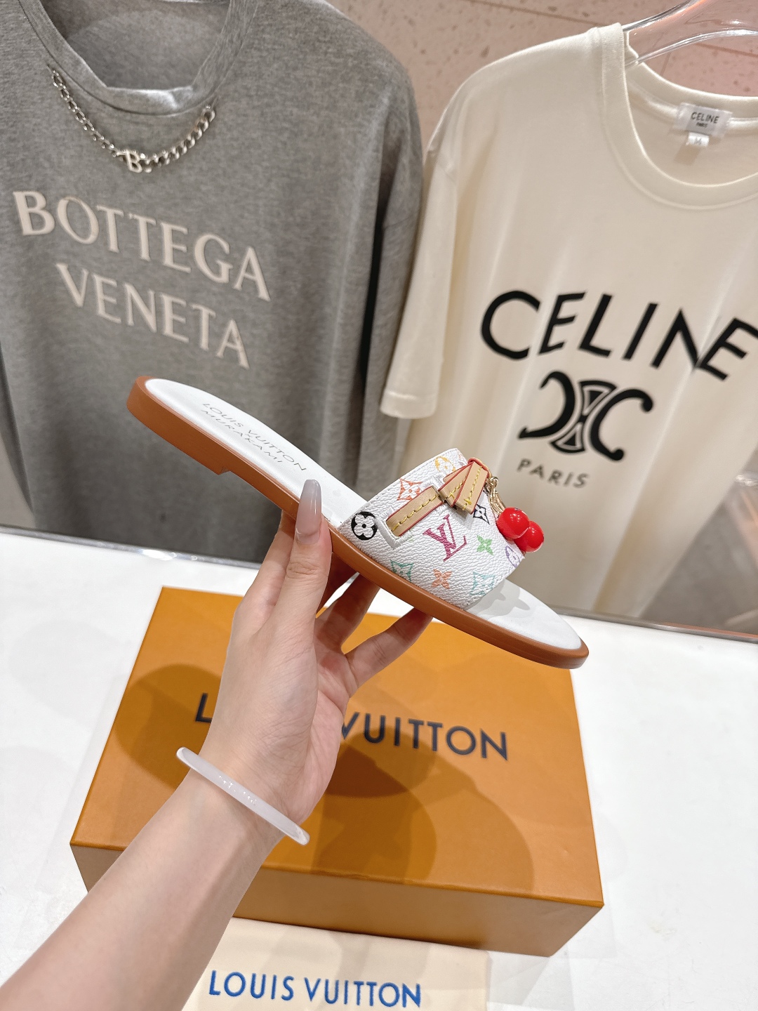 高版本出厂
  Louis Vuitton ss25 new arrival LV驴牌春夏系列新款平底沙