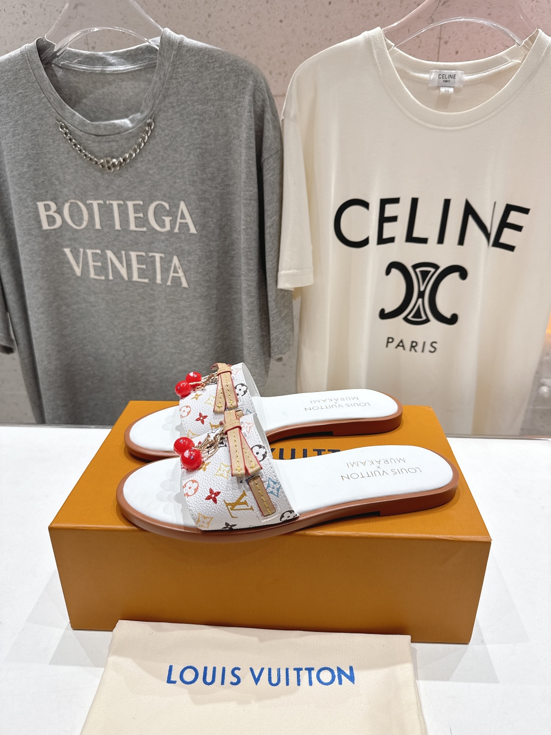 高版本出厂
  Louis Vuitton ss25 new arrival LV驴牌春夏系列新款平底沙