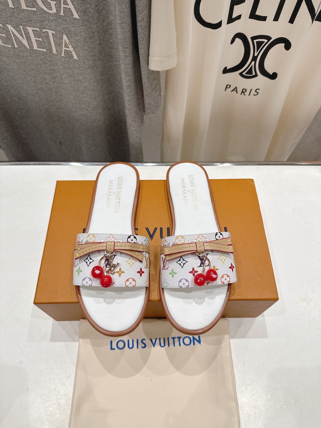 高版本出厂
  Louis Vuitton ss25 new arrival LV驴牌春夏系列新款平底沙