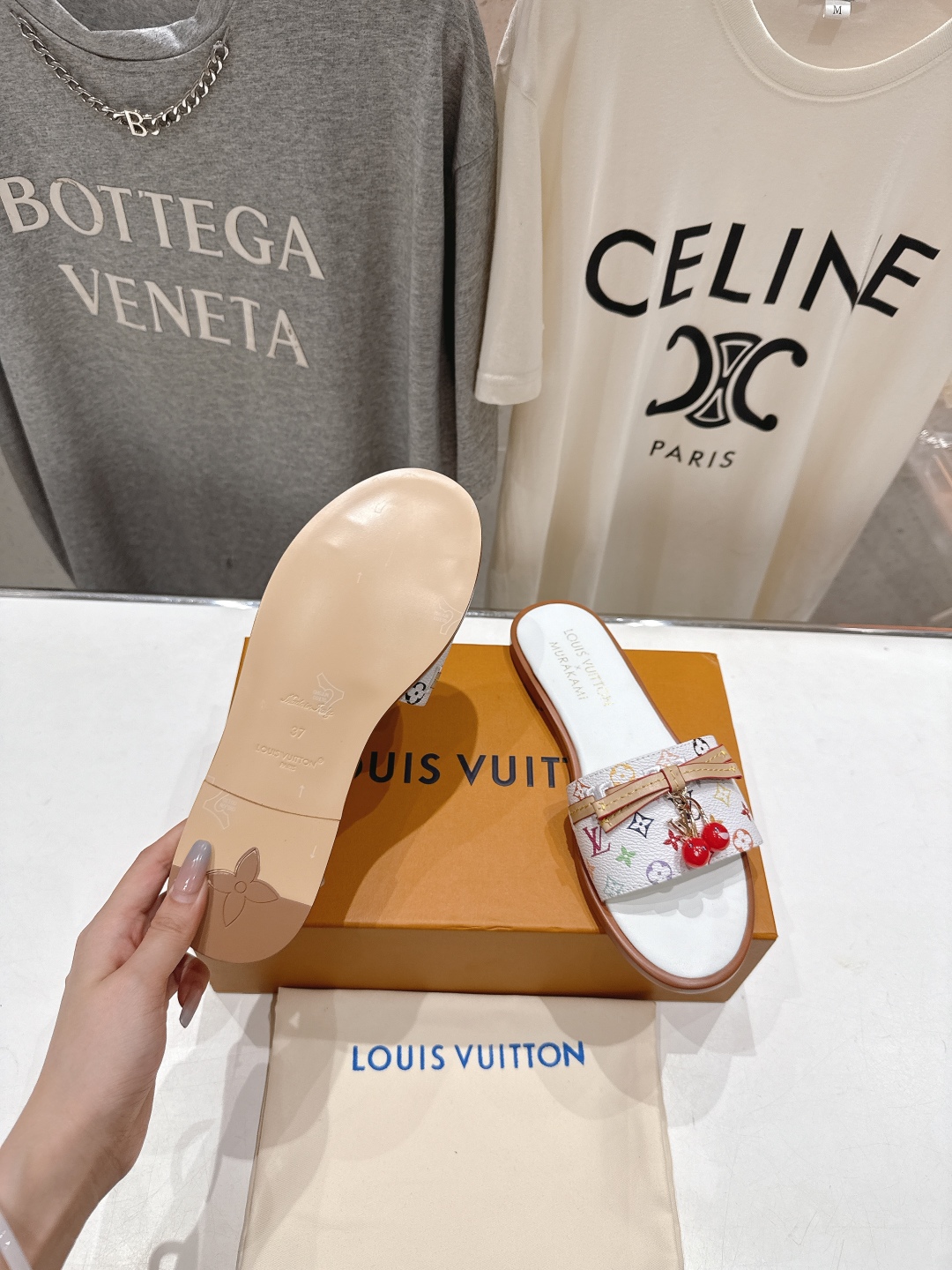 高版本出厂
  Louis Vuitton ss25 new arrival LV驴牌春夏系列新款平底沙