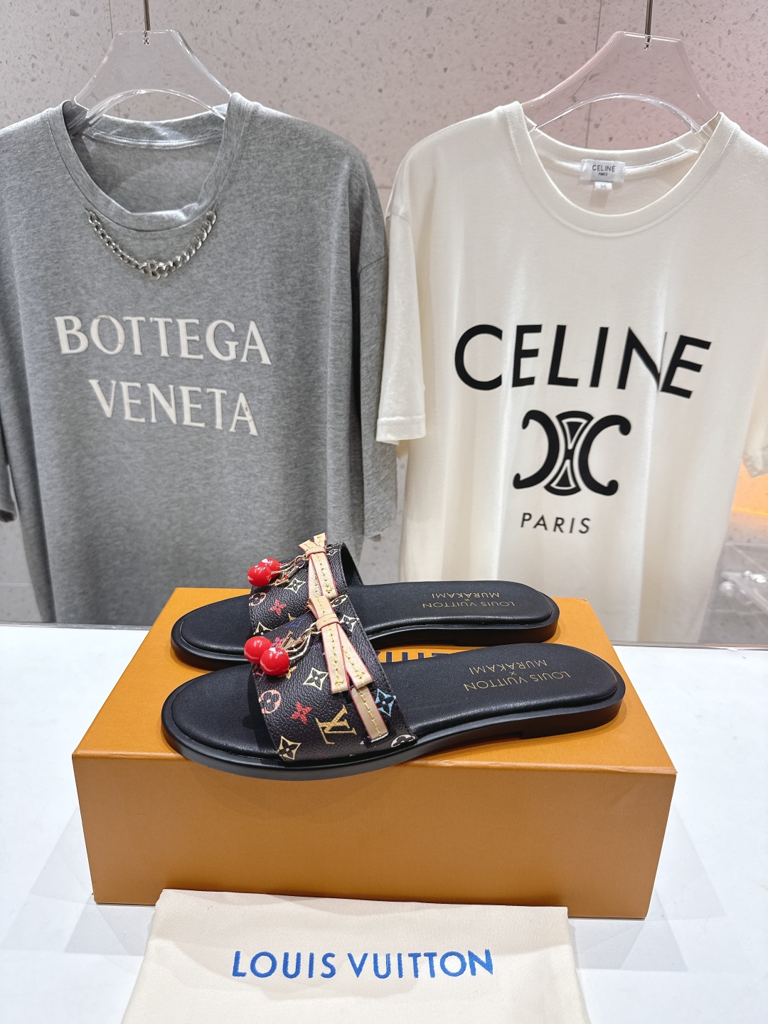 高版本出厂
  Louis Vuitton ss25 new arrival LV驴牌春夏系列新款平底沙
