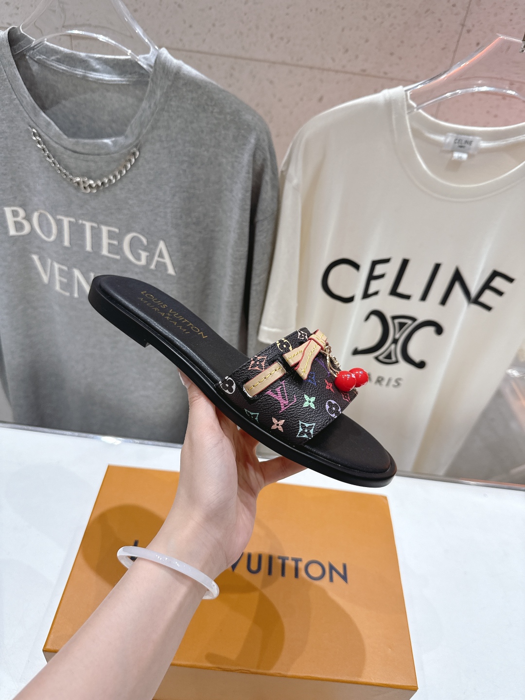 高版本出厂
  Louis Vuitton ss25 new arrival LV驴牌春夏系列新款平底沙