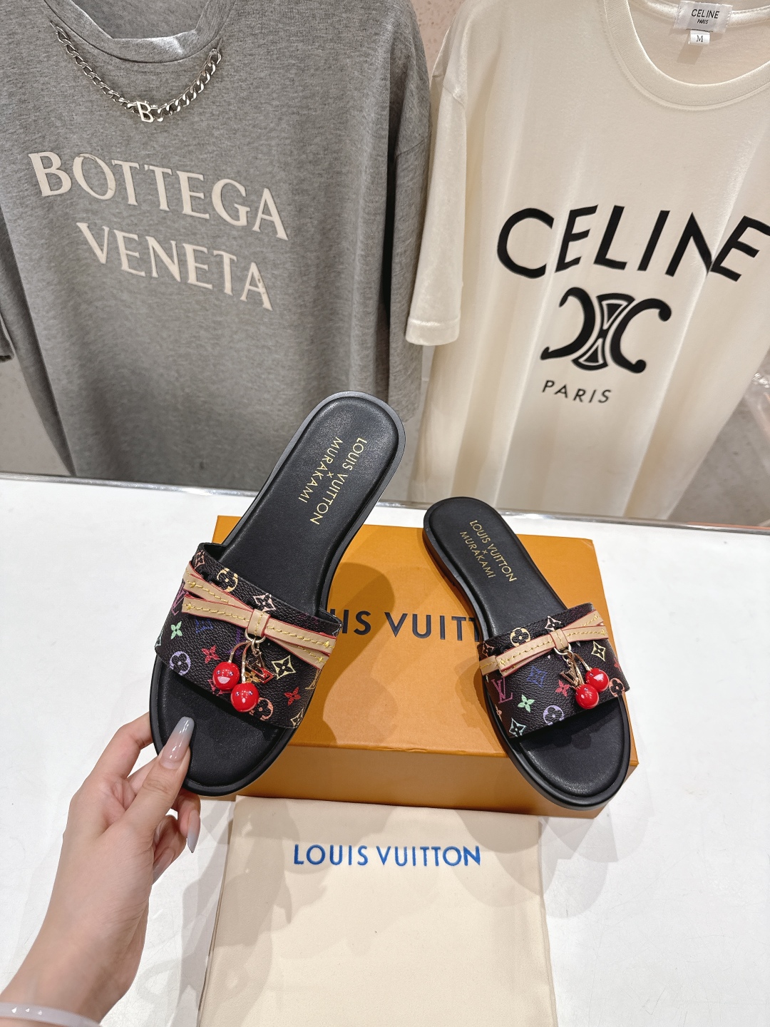 高版本出厂
  Louis Vuitton ss25 new arrival LV驴牌春夏系列新款平底沙