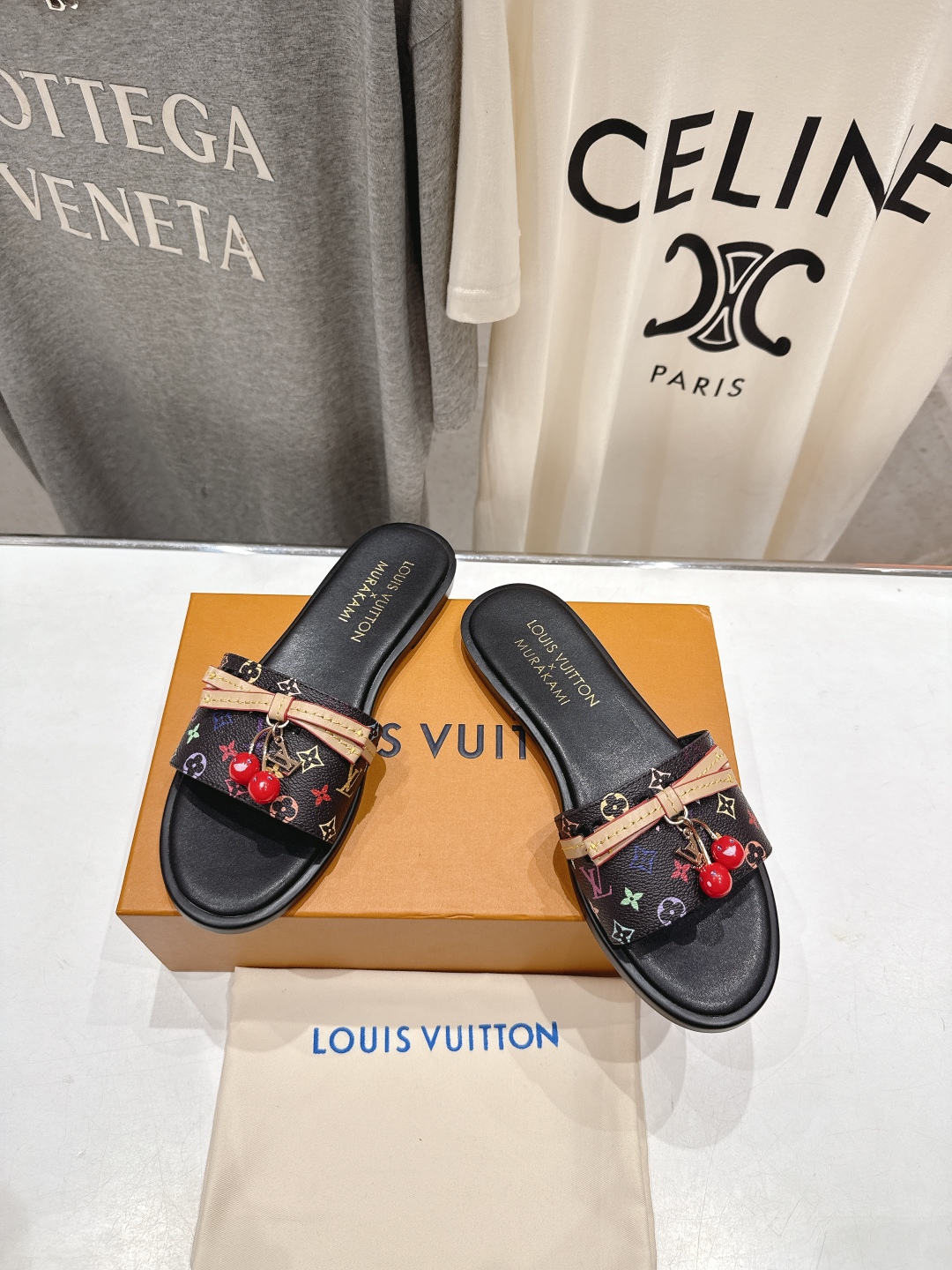 高版本出厂
  Louis Vuitton ss25 new arrival LV驴牌春夏系列新款平底沙