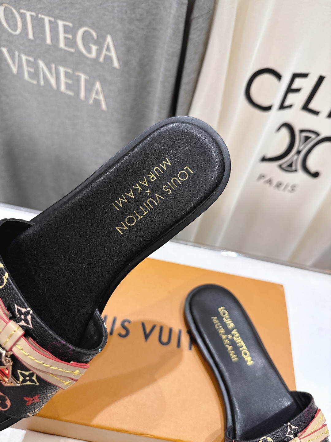 高版本出厂
  Louis Vuitton ss25 new arrival LV驴牌春夏系列新款平底沙