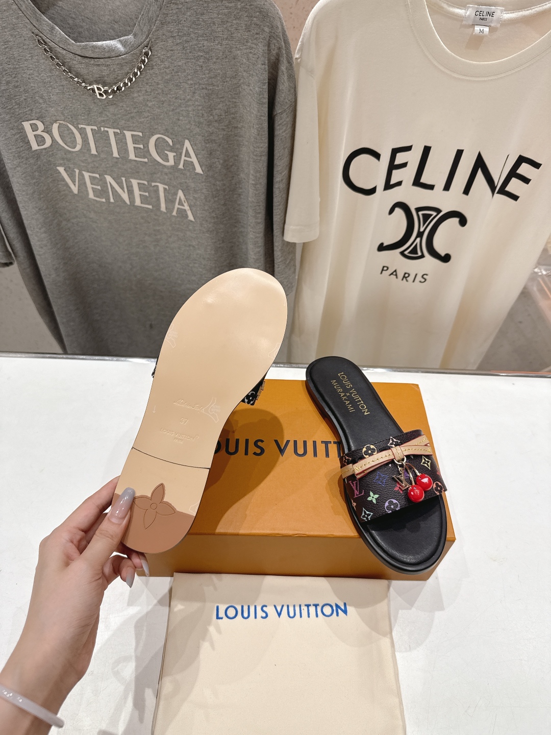 高版本出厂
  Louis Vuitton ss25 new arrival LV驴牌春夏系列新款平底沙