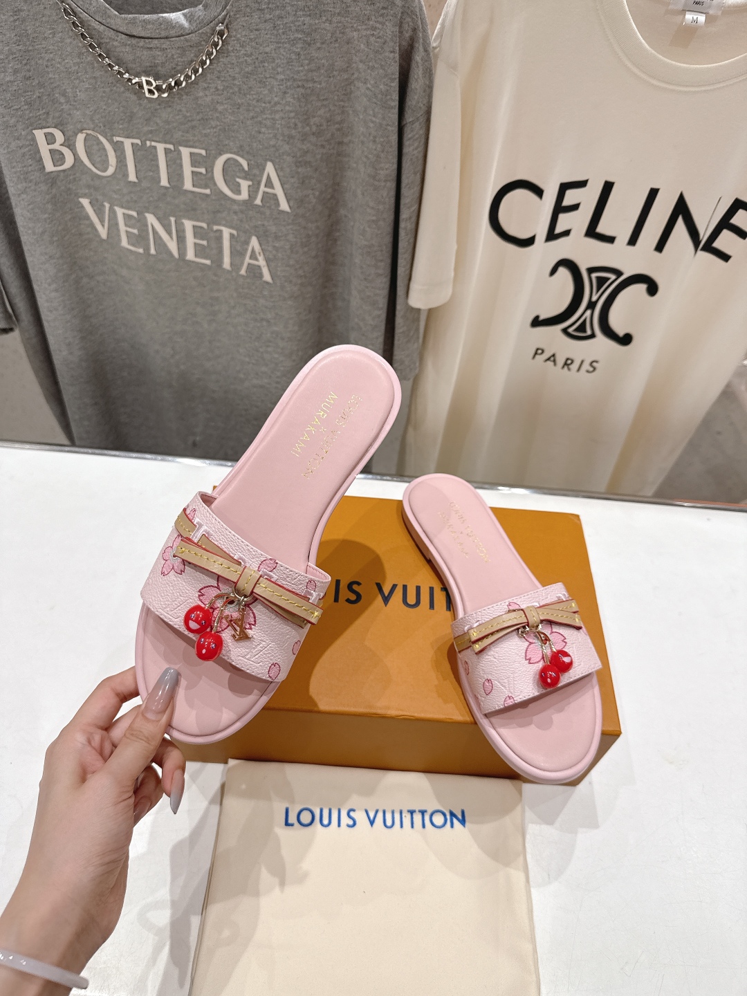 高版本出厂
  Louis Vuitton ss25 new arrival LV驴牌春夏系列新款平底沙