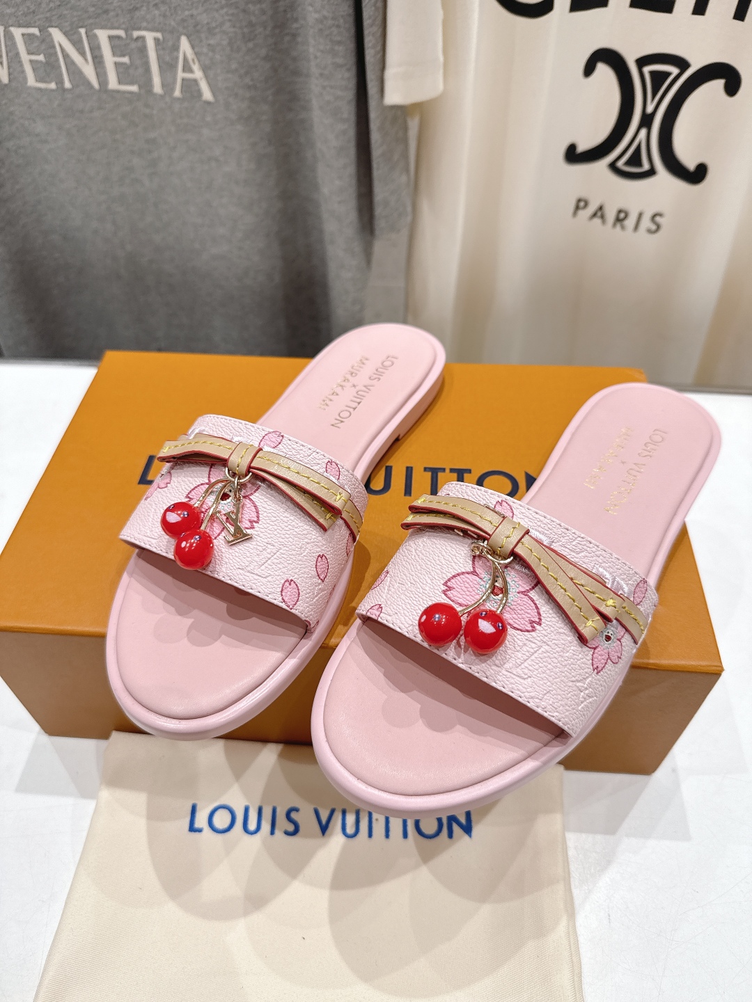 高版本出厂
  Louis Vuitton ss25 new arrival LV驴牌春夏系列新款平底沙