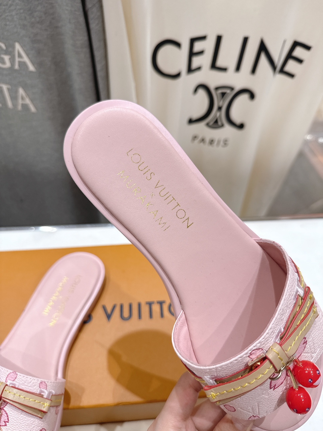 高版本出厂
  Louis Vuitton ss25 new arrival LV驴牌春夏系列新款平底沙