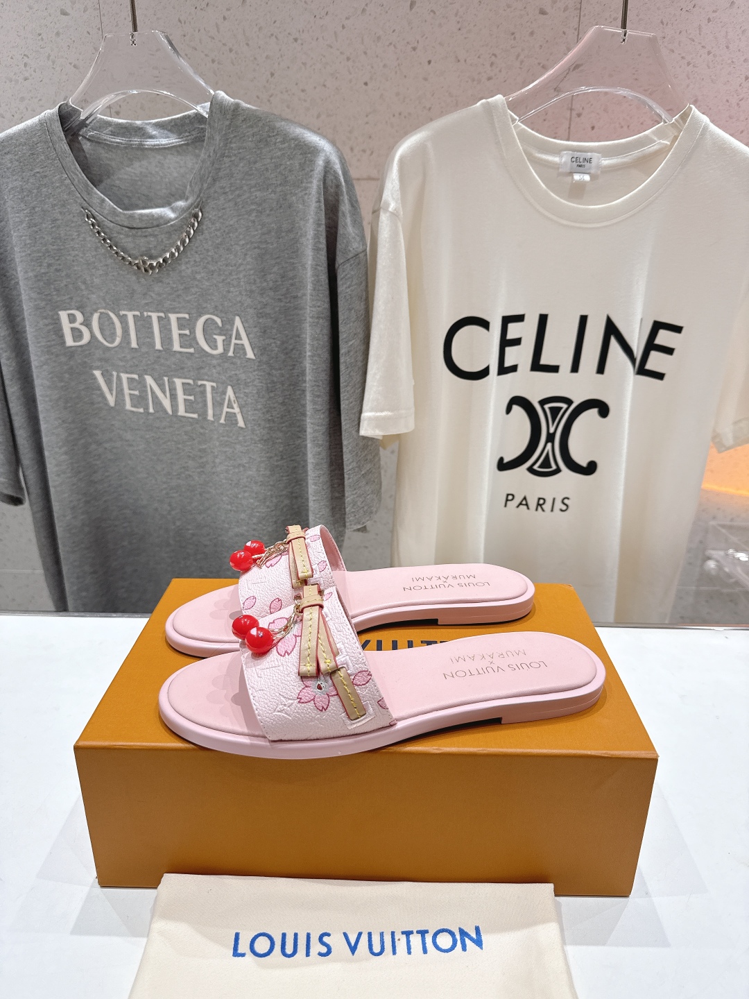 高版本出厂
  Louis Vuitton ss25 new arrival LV驴牌春夏系列新款平底沙