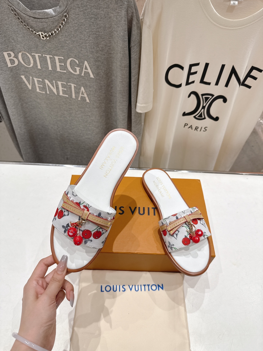 高版本出厂
  Louis Vuitton ss25 new arrival LV驴牌春夏系列新款平底沙