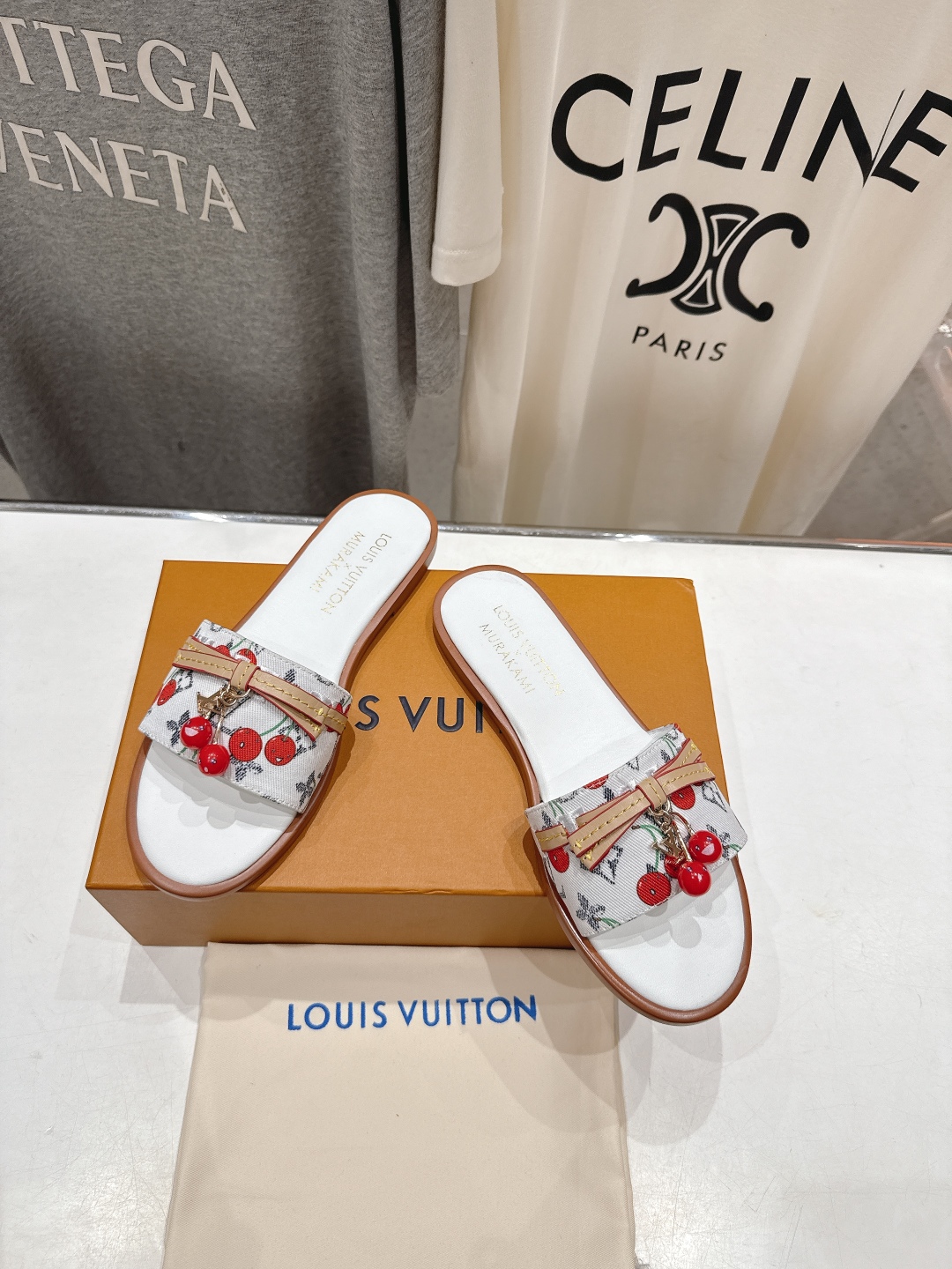 高版本出厂
  Louis Vuitton ss25 new arrival LV驴牌春夏系列新款平底沙