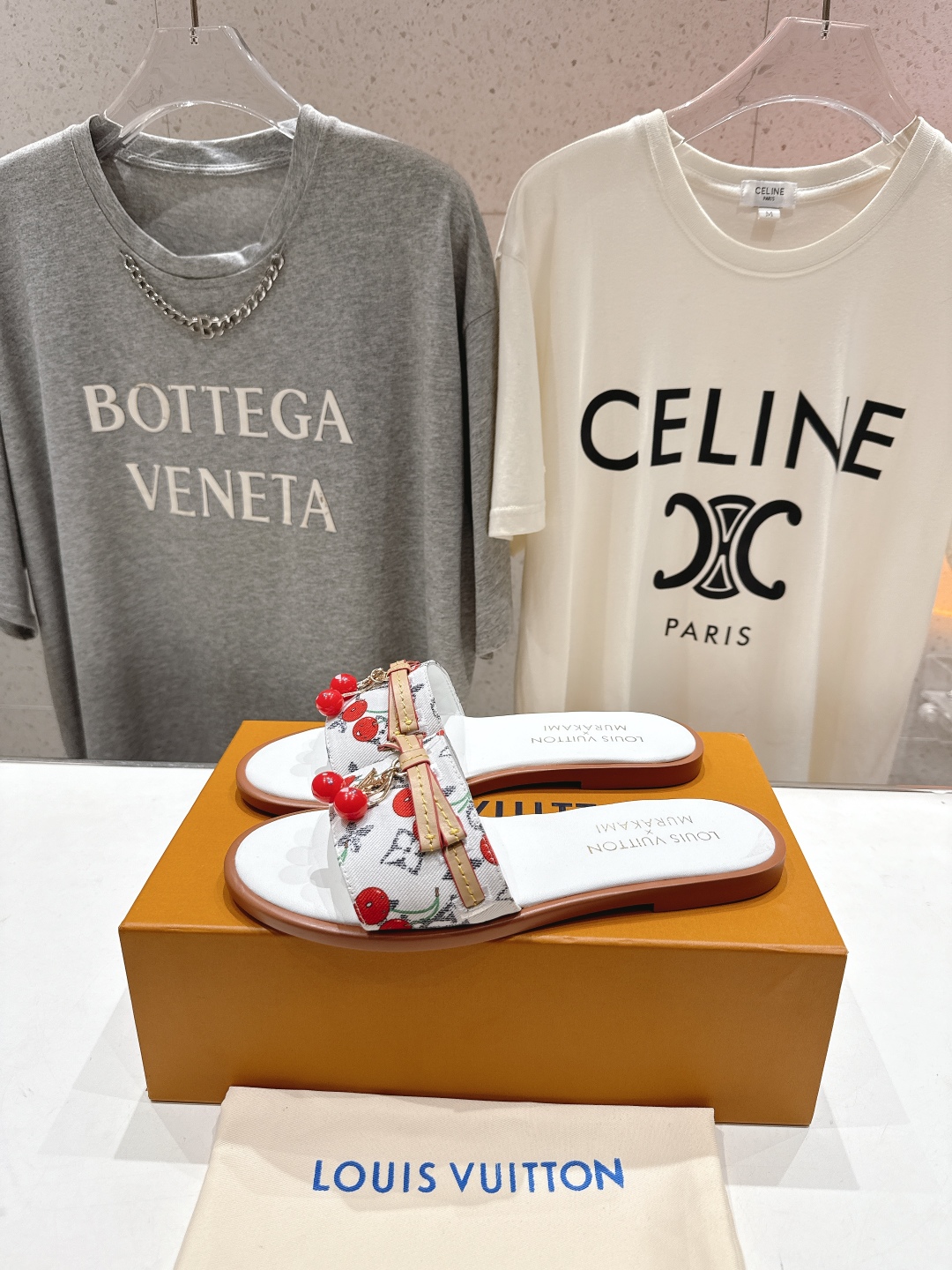 高版本出厂
  Louis Vuitton ss25 new arrival LV驴牌春夏系列新款平底沙