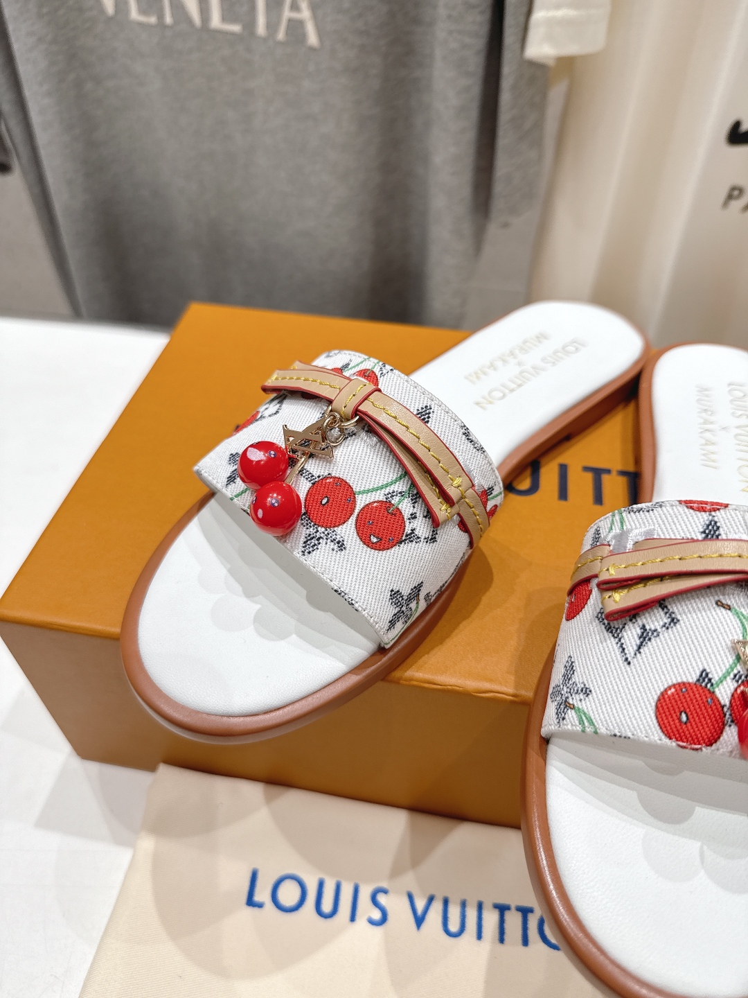 高版本出厂
  Louis Vuitton ss25 new arrival LV驴牌春夏系列新款平底沙
